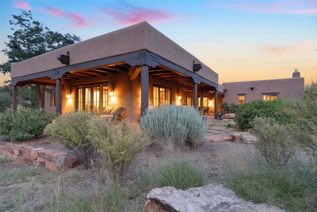 15 Calle Ojitos, Santa Fe, NM 87506