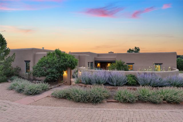 15 Calle Ojitos, Santa Fe, NM 87506
