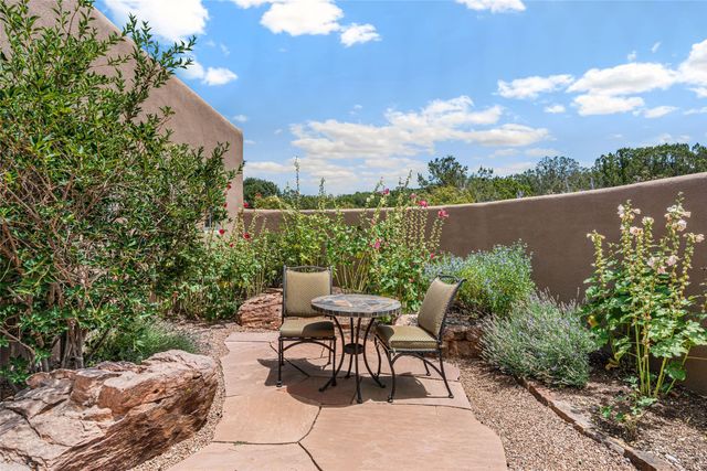 15 Calle Ojitos, Santa Fe, NM 87506