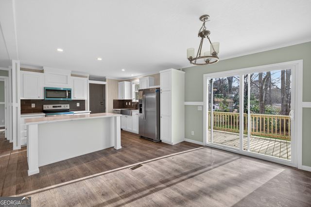 720 Woodland Circle, Loganville, GA 30052