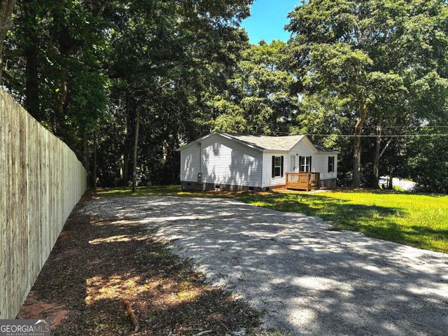 720 Woodland Circle, Loganville, GA 30052