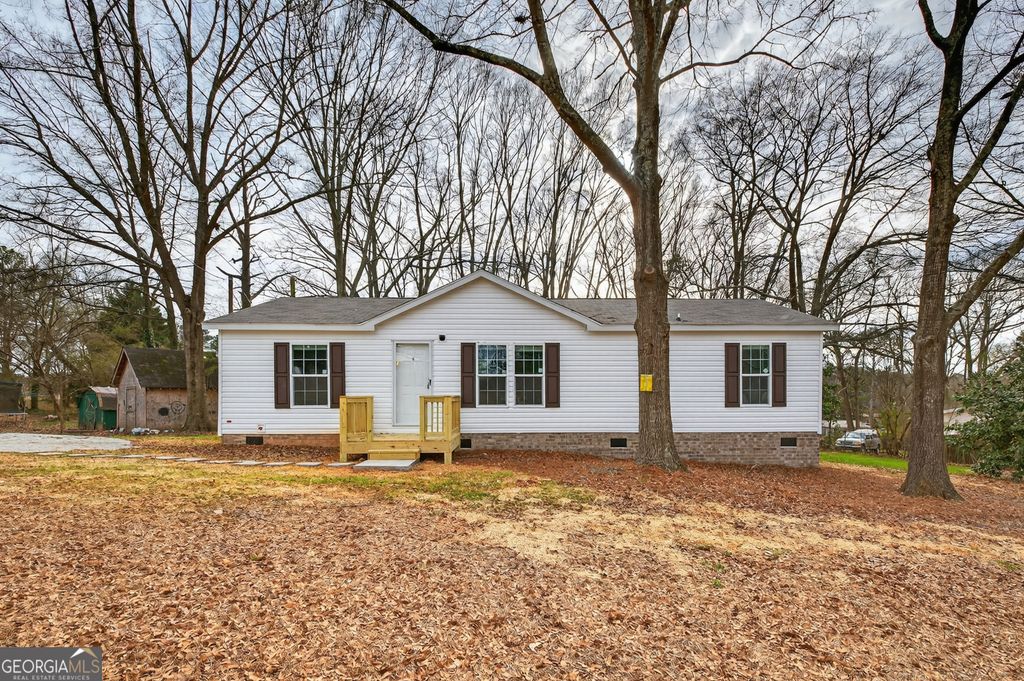 720 Woodland Circle, Loganville, GA 30052