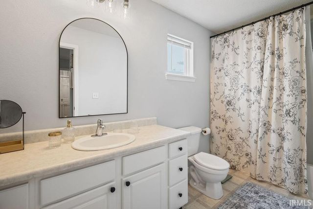 911 SHORE BEND Boulevard, Kokomo, IN 46902