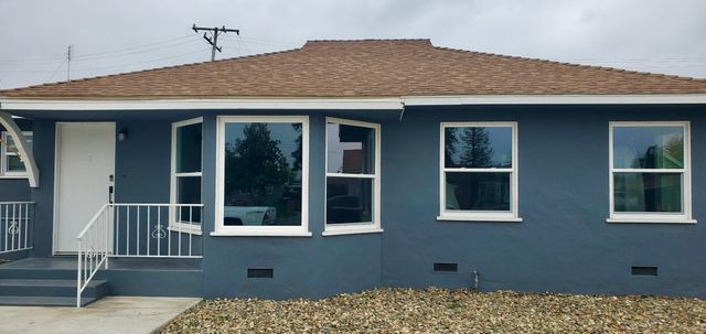 1483 E Bardsley Avenue, Tulare, CA 93274