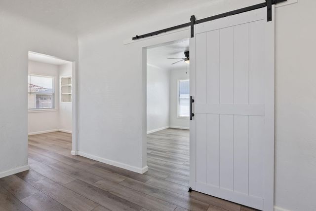 1483 E Bardsley Avenue, Tulare, CA 93274