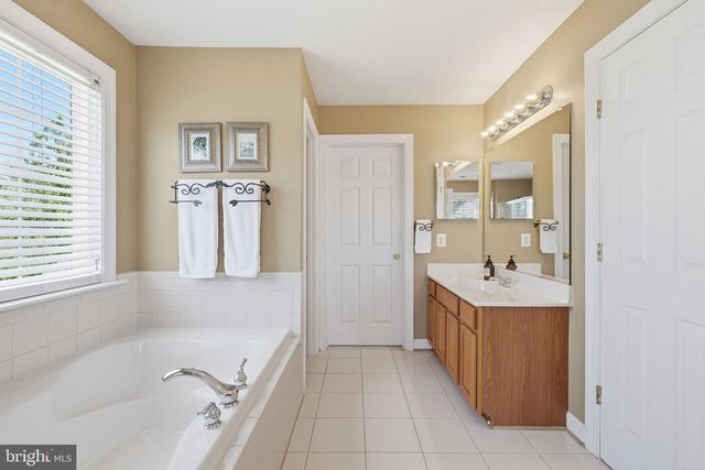 43299 HEATHER LEIGH CT, Ashburn, VA 20147