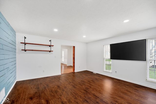 8210 Castleton Boulevard, Indianapolis, IN 46256