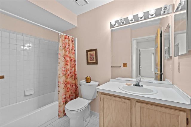 44750 Bayview Drive 37, Novi, MI 48377