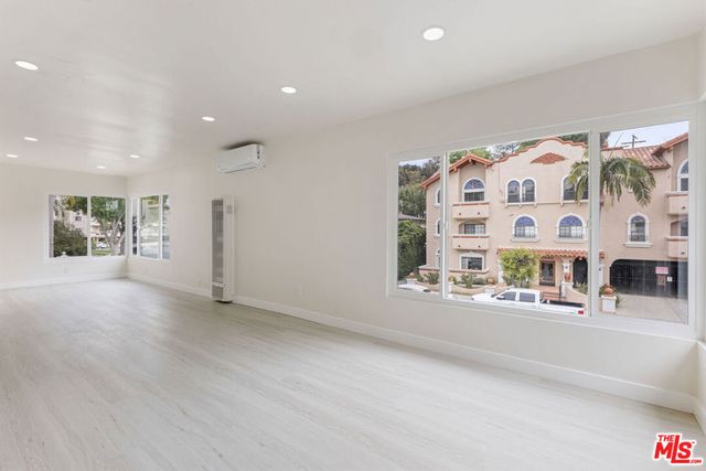 7127 Ramsgate Avenue, Los Angeles, CA 90045