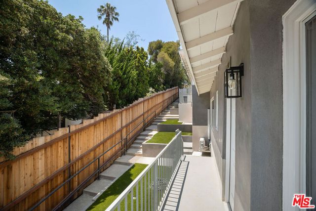 7127 Ramsgate Avenue, Los Angeles, CA 90045