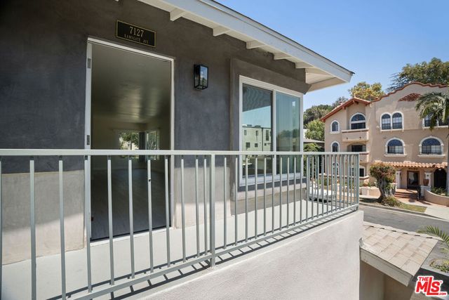 7127 Ramsgate Avenue, Los Angeles, CA 90045
