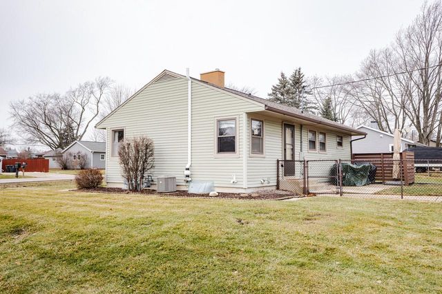 7166 S 37th PLACE, Franklin, WI 53132
