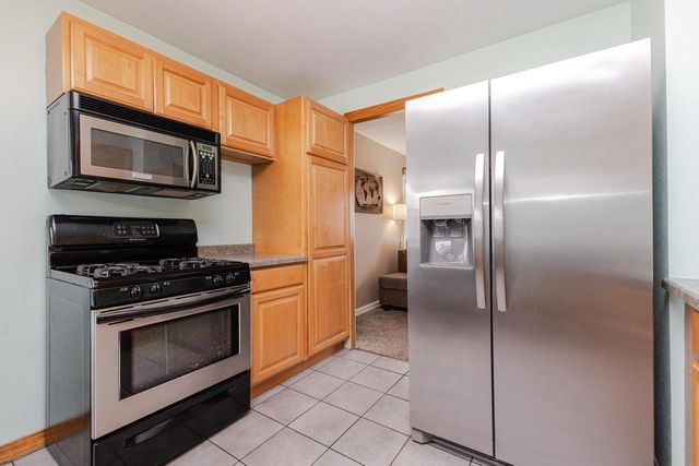 7166 S 37th PLACE, Franklin, WI 53132