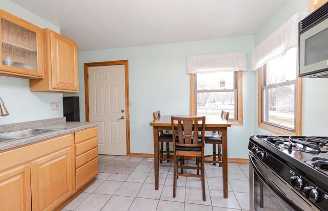 7166 S 37th PLACE, Franklin, WI 53132