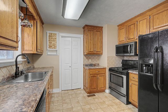 7 Falcon Rd, Fayetteville, TN 37334