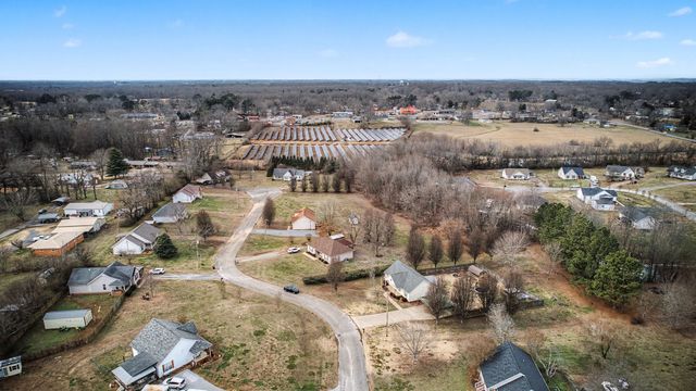 7 Falcon Rd, Fayetteville, TN 37334