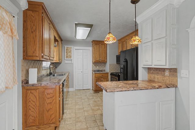 7 Falcon Rd, Fayetteville, TN 37334