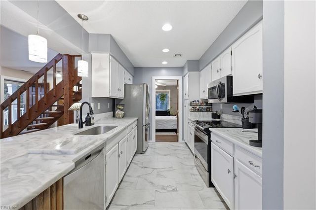 2501 Cove Point PL, Virginia Beach, VA 23454