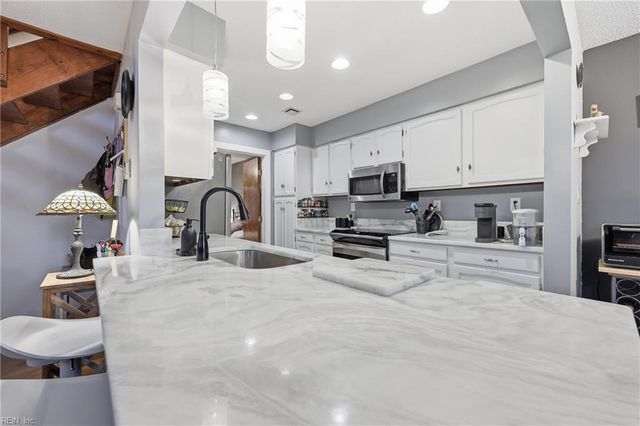 2501 Cove Point PL, Virginia Beach, VA 23454