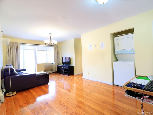 137-08 31st Road 5E, Flushing, NY 11354