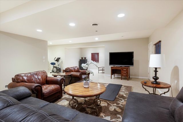 602 S Sunnyside Avenue, Elmhurst, IL 60126