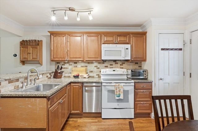9 West St Apt B, Winooski, VT 05404