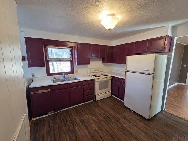 825 Prospect Street, Lamont, IA 50650