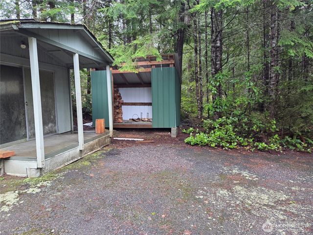 10 Creek Court, Brinnon, WA 98320