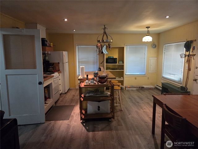 10 Creek Court, Brinnon, WA 98320