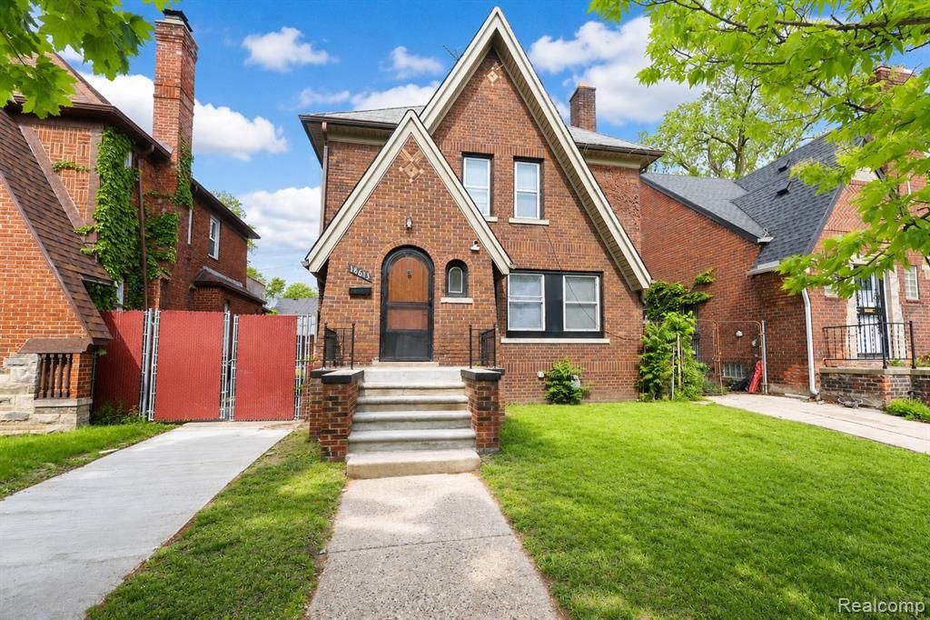 18613 Santa Rosa Drive, Detroit, MI 48221