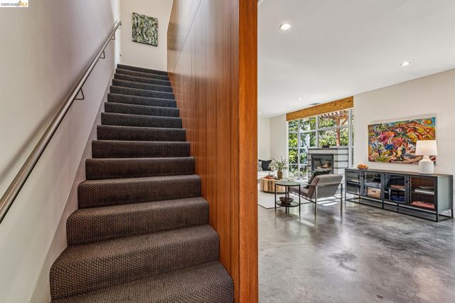 848 61St St, Oakland, CA 94608