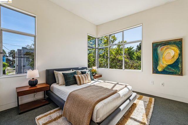 848 61St St, Oakland, CA 94608