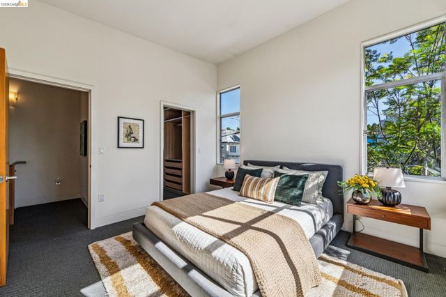848 61St St, Oakland, CA 94608