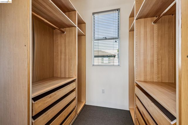 848 61St St, Oakland, CA 94608