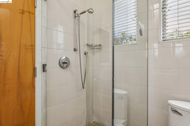 848 61St St, Oakland, CA 94608