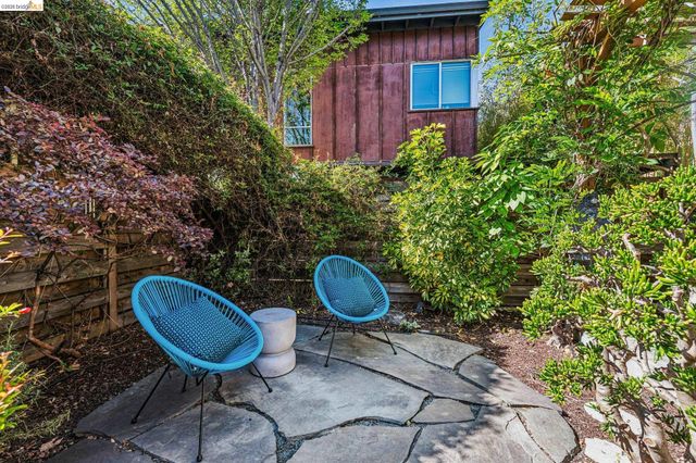 848 61St St, Oakland, CA 94608