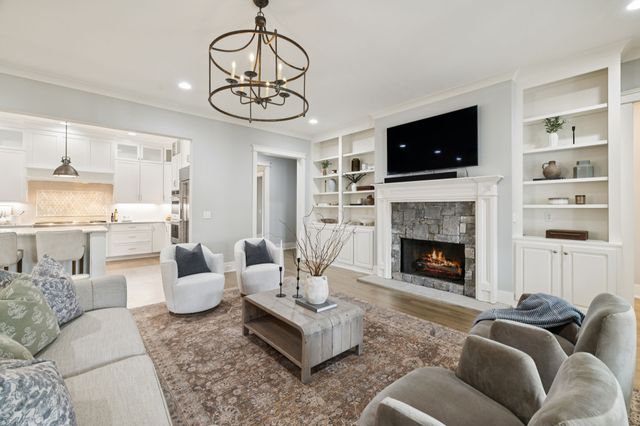 421 Glen West Dr, Nashville, TN 37215