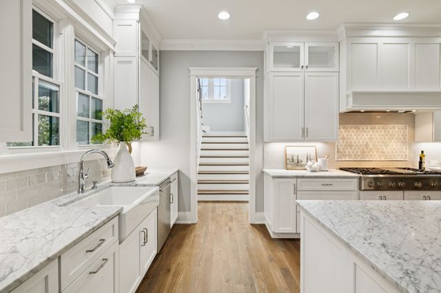 421 Glen West Dr, Nashville, TN 37215