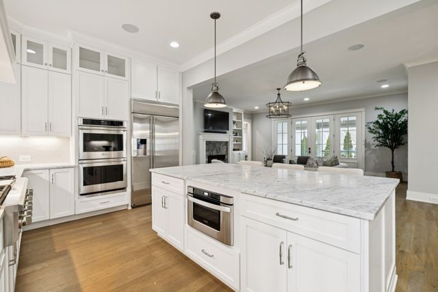 421 Glen West Dr, Nashville, TN 37215