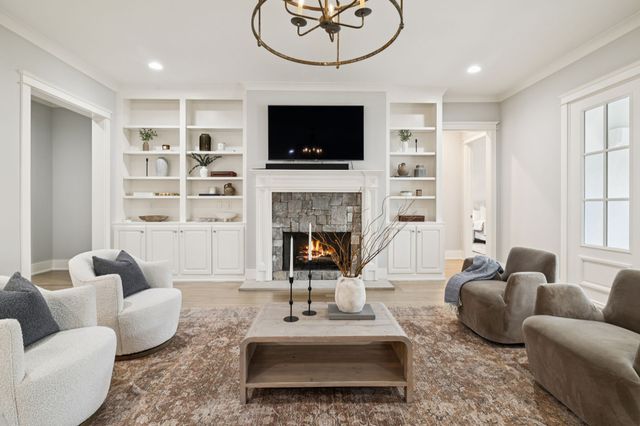 421 Glen West Dr, Nashville, TN 37215