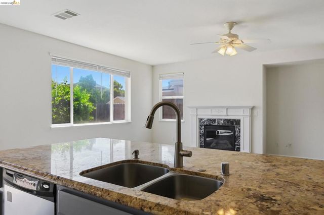 74 Vella Cir, Oakley, CA 94561