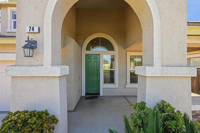 74 Vella Cir, Oakley, CA 94561
