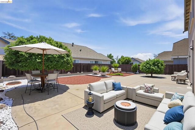 74 Vella Cir, Oakley, CA 94561