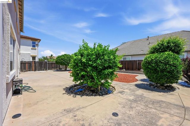 74 Vella Cir, Oakley, CA 94561
