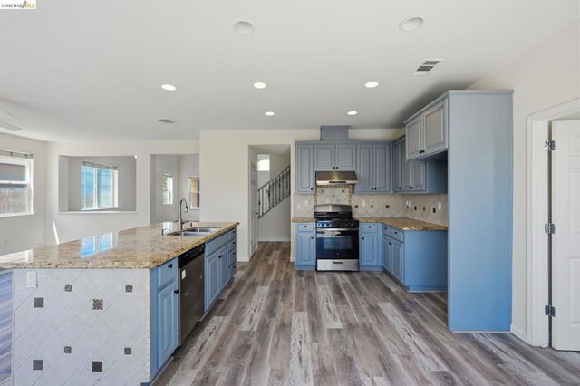 74 Vella Cir, Oakley, CA 94561