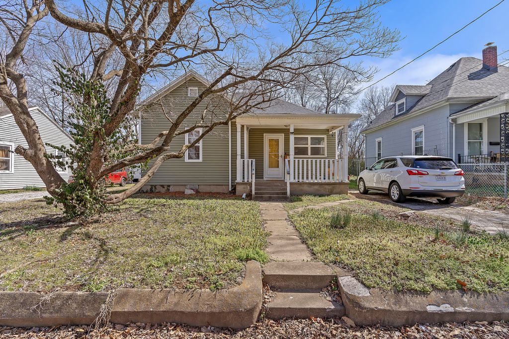 900 S Missouri Avenue, Springfield, MO 65806