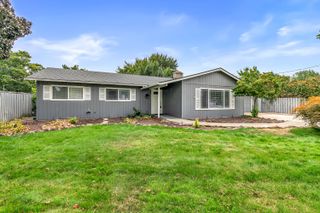 21 Hickory Lane, Central Point, OR 97502