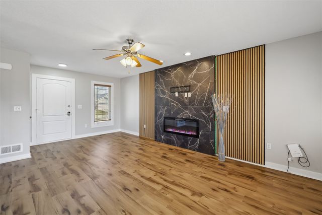 5928 NW 50th Street, Johnston, IA 50131