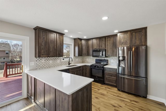 5928 NW 50th Street, Johnston, IA 50131