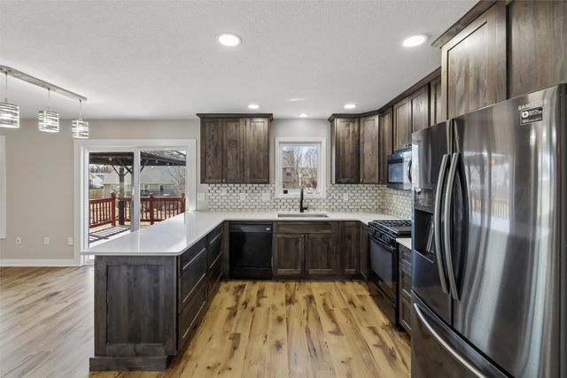 5928 NW 50th Street, Johnston, IA 50131